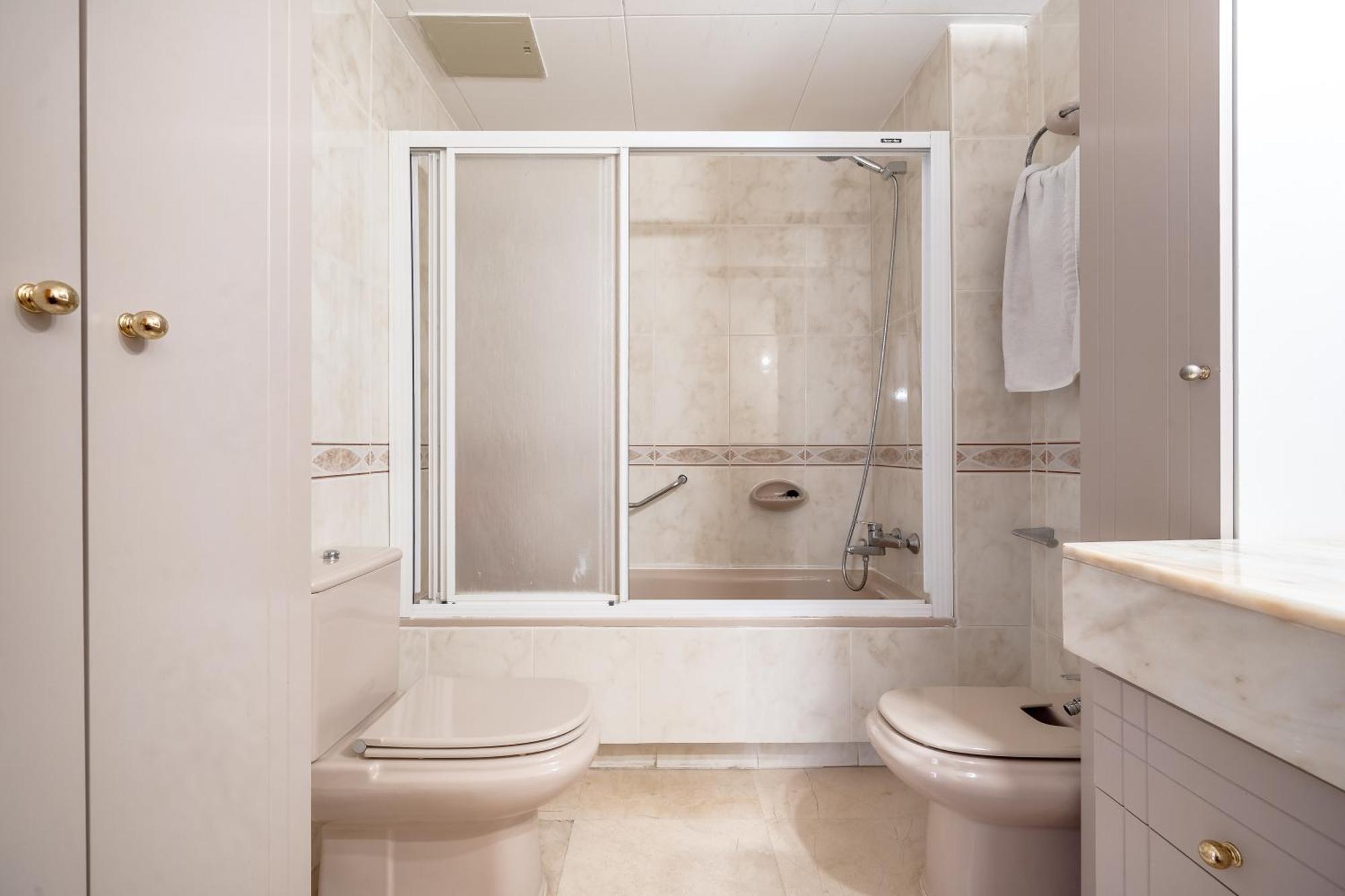 Rentalmar Central Park Salou Rum bild
