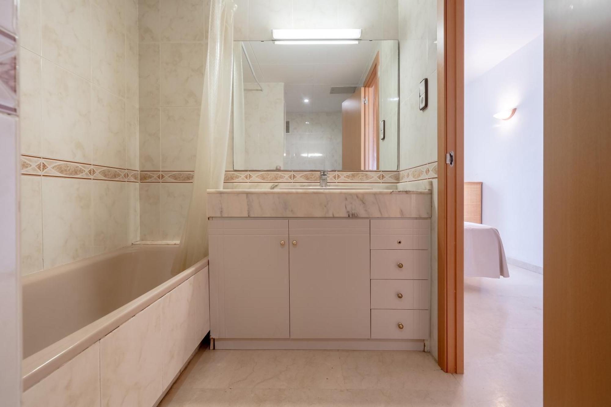Rentalmar Central Park Salou Rum bild
