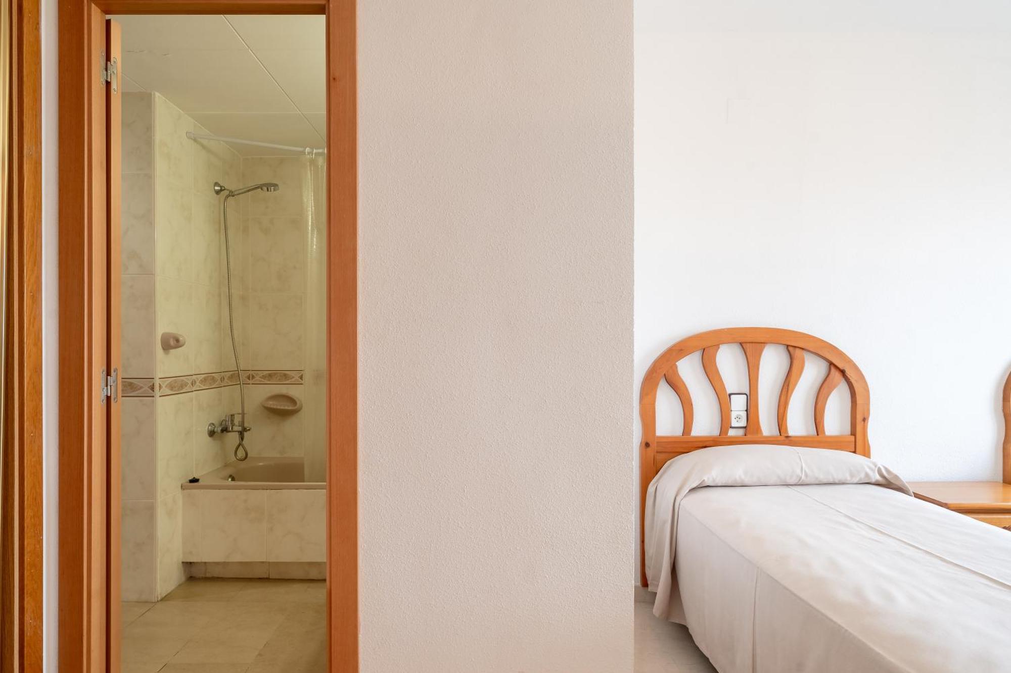 Rentalmar Central Park Salou Rum bild