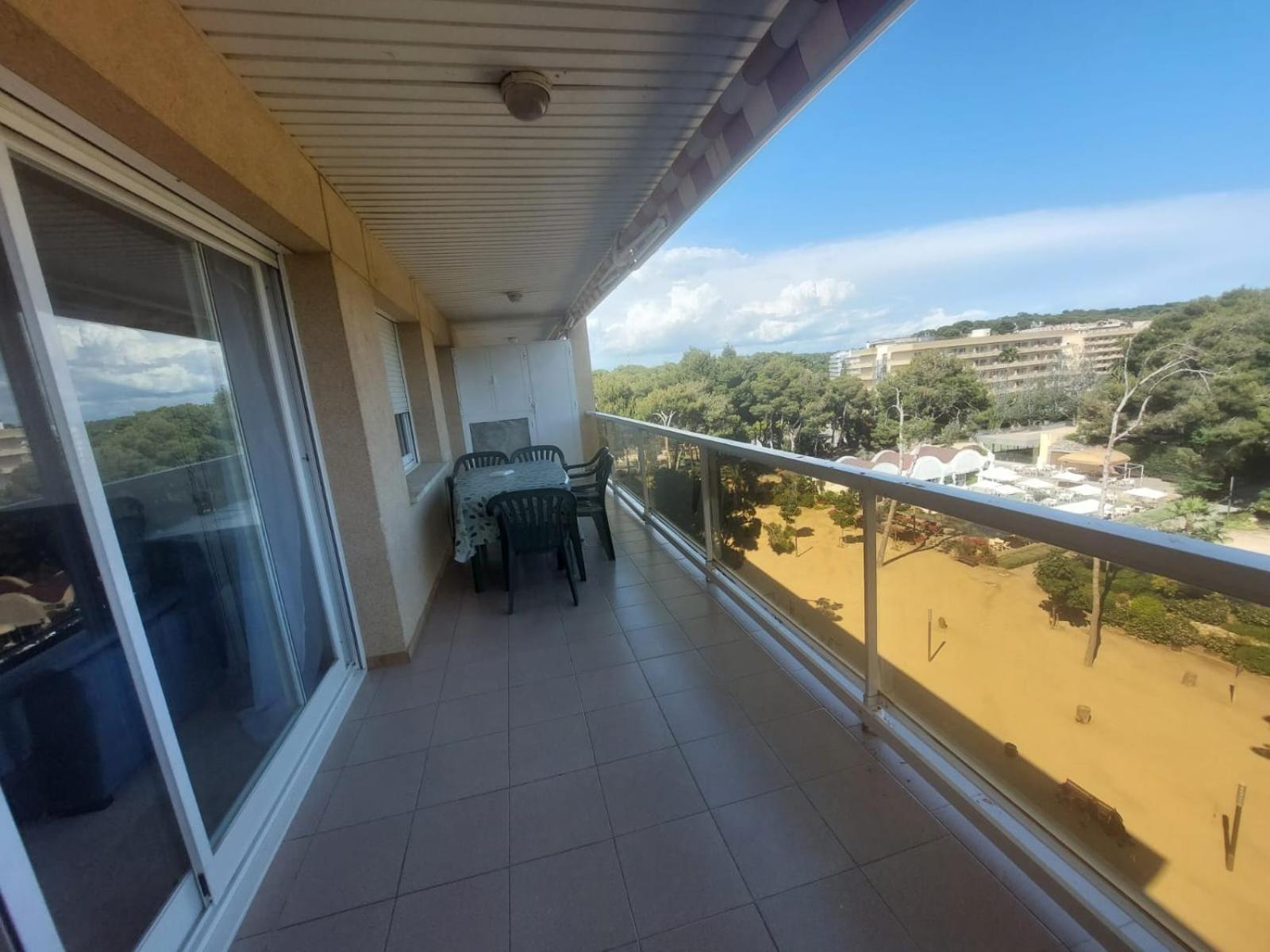 Rentalmar Central Park Salou Rum bild