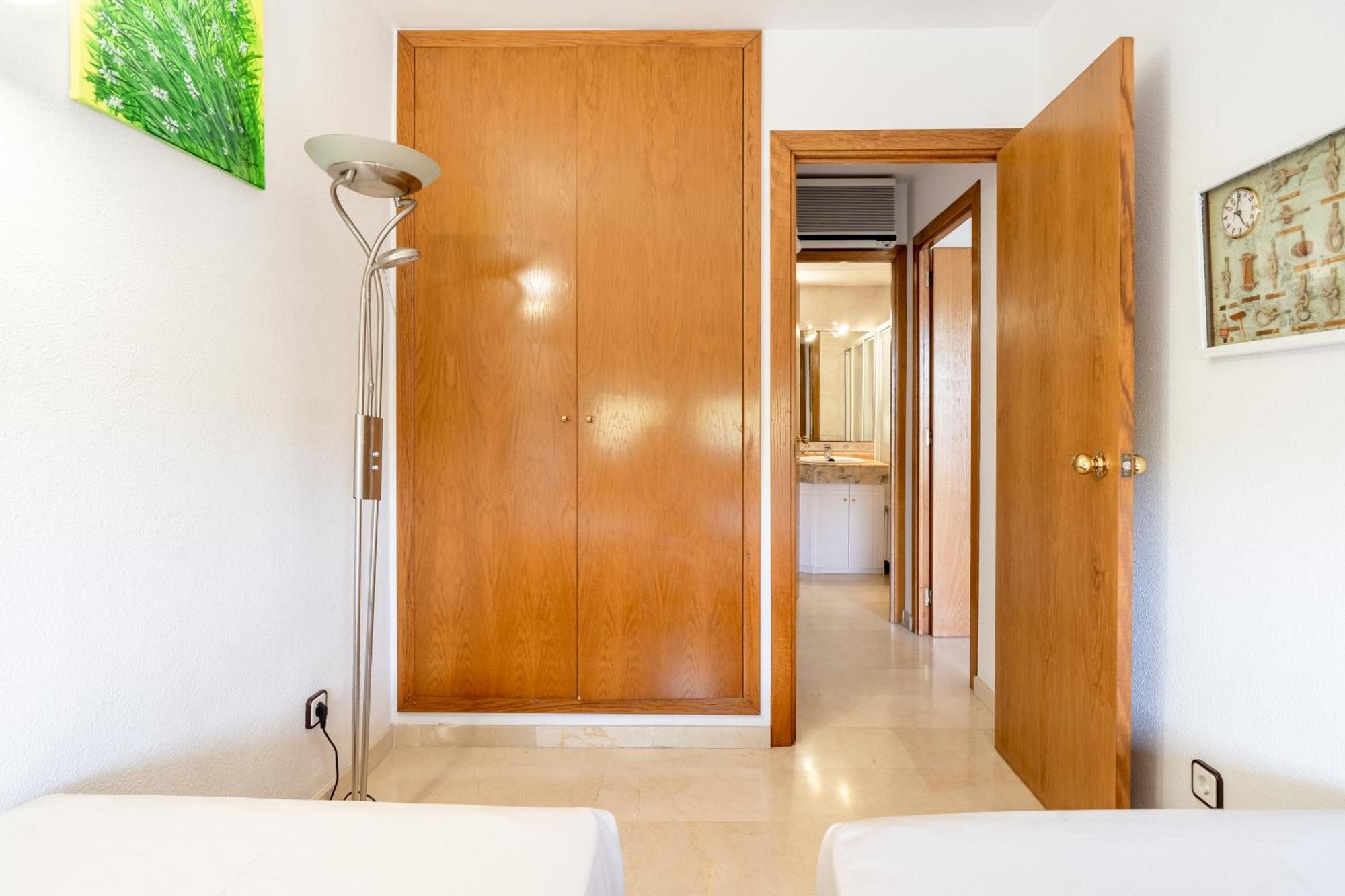 Rentalmar Central Park Salou Rum bild
